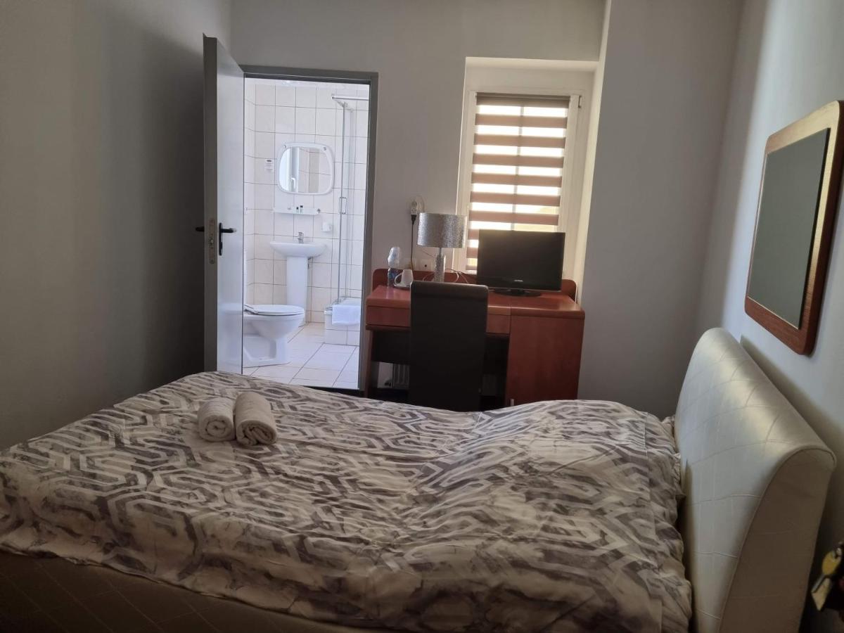 쿠드즈코 Przy Zelaznym Moscie B&B 외부 사진