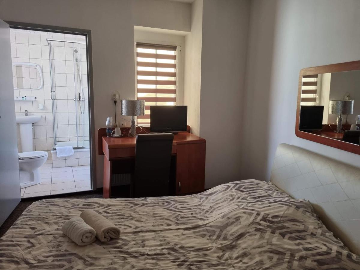 쿠드즈코 Przy Zelaznym Moscie B&B 외부 사진