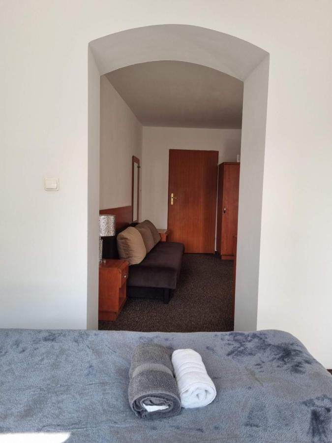쿠드즈코 Przy Zelaznym Moscie B&B 외부 사진