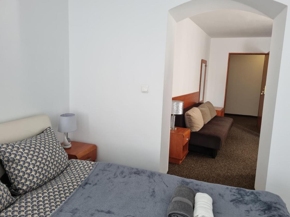 쿠드즈코 Przy Zelaznym Moscie B&B 외부 사진