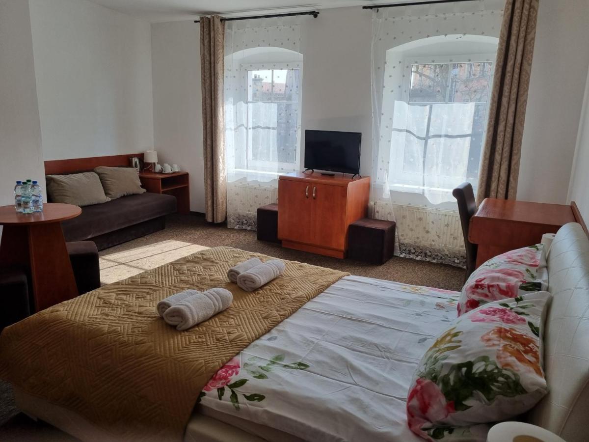 쿠드즈코 Przy Zelaznym Moscie B&B 외부 사진